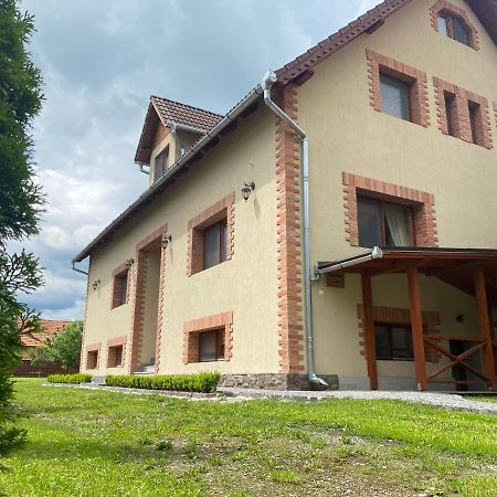Gradics Panzio Hotell Siculeni Exteriör bild