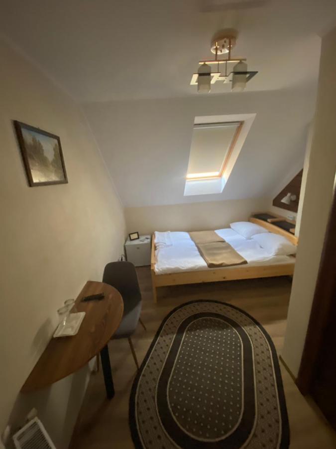 Gradics Panzio Hotell Siculeni Exteriör bild