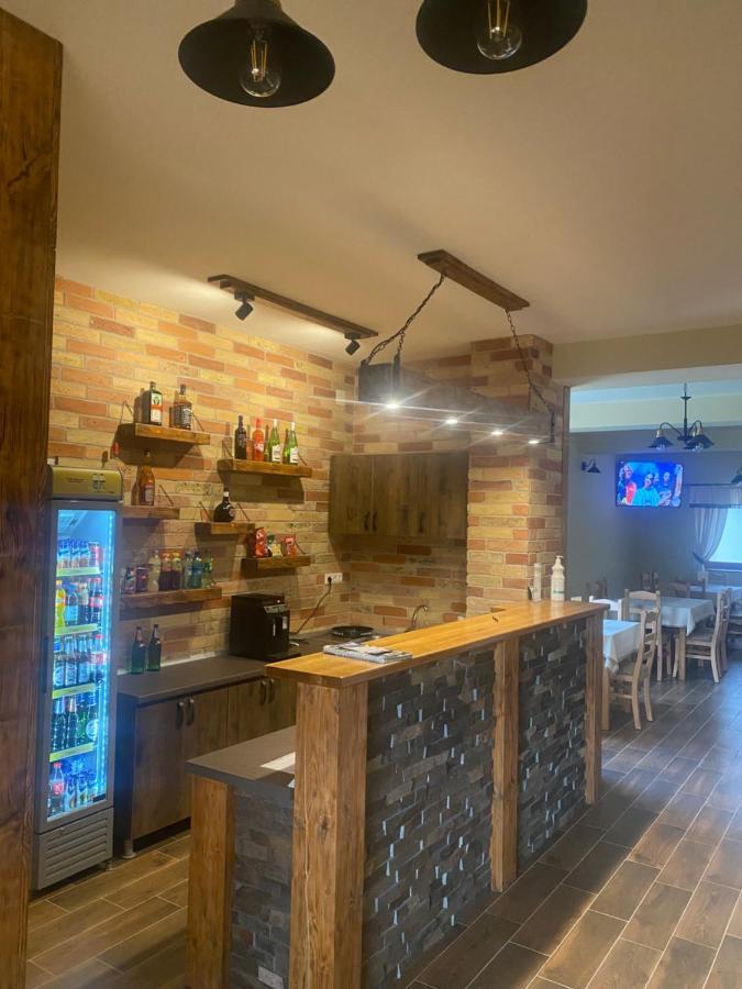 Gradics Panzio Hotell Siculeni Exteriör bild
