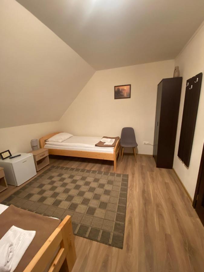 Gradics Panzio Hotell Siculeni Exteriör bild